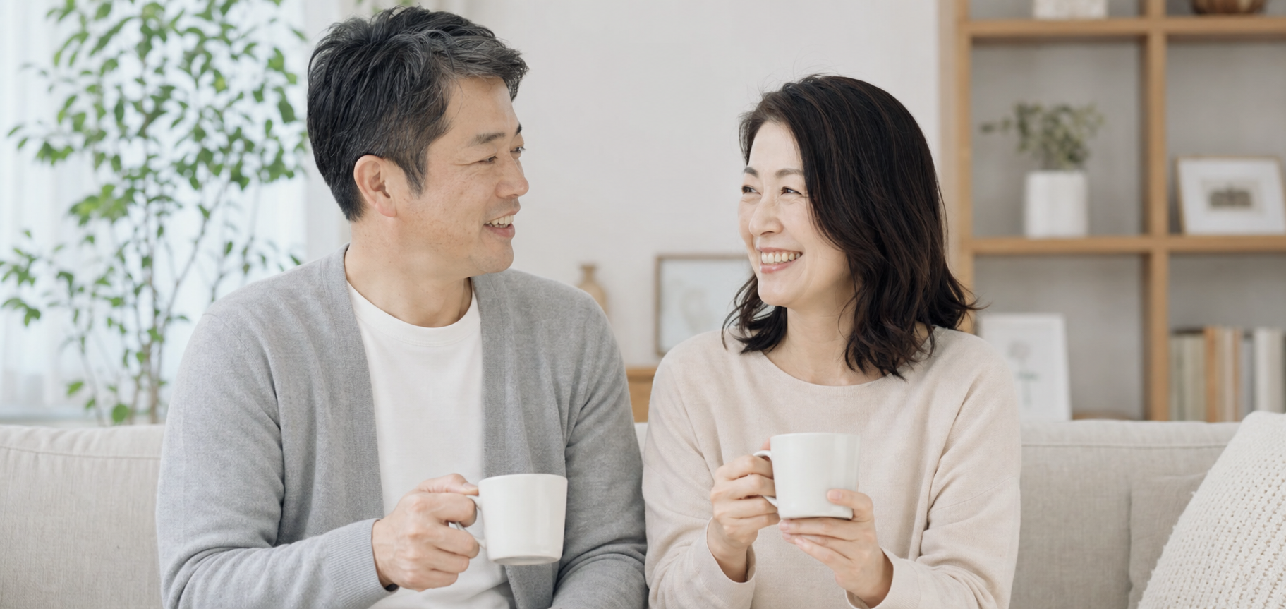 オンライン診療をスマートフォンで相談する落ち着いた日常イメージ